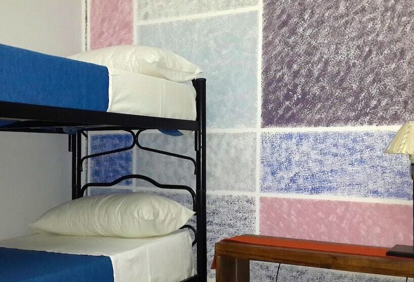 스탠다드 트리픔 룸 공동욕실, All Norte Hostel