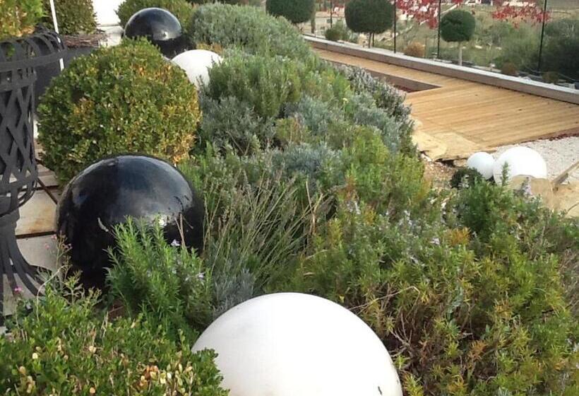 חדר סטנדרט לארבעה, La Villa Blanche