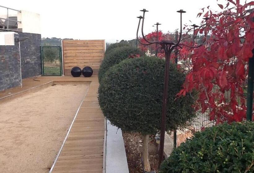 חדר סטנדרט לארבעה, La Villa Blanche