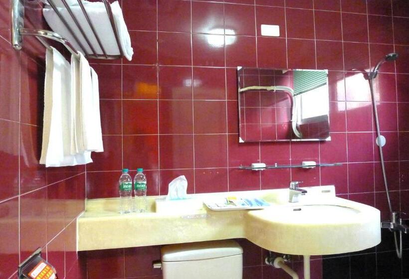 اتاق استاندارد یک نفره, Tainan Inn