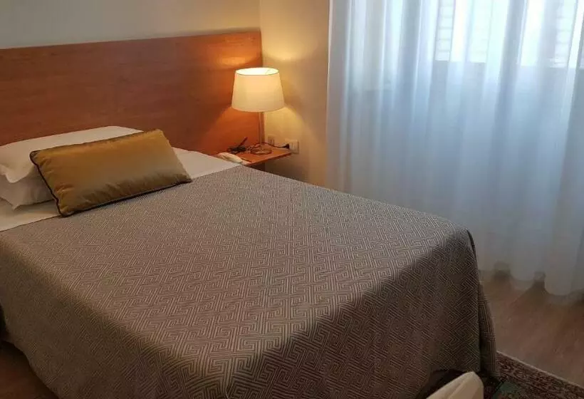 Standard Yhden Hengen Huone, La Nuova Rotaia