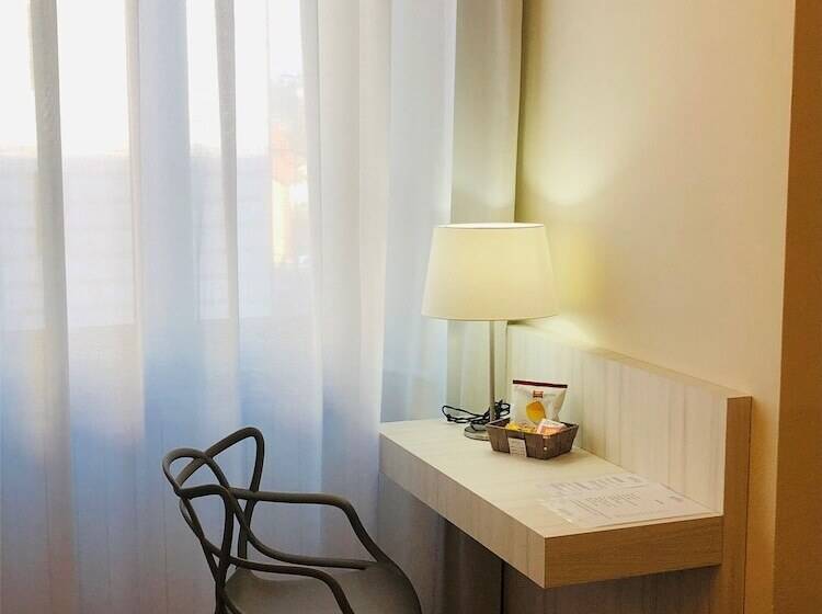 اتاق استاندارد سه نفره, La Nuova Rotaia