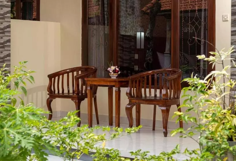 اتاق لوکس, Oka Legian