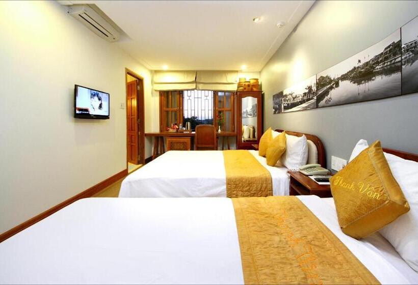 اتاق لوکس, Thanh Van 1