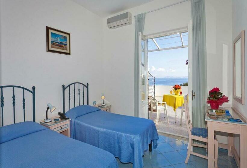 Номер Стандарт Вид на Море, Villa D'orta