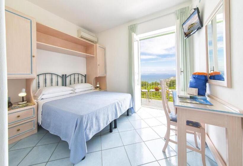 オーシャンビュースタンダードルーム, Villa D'orta