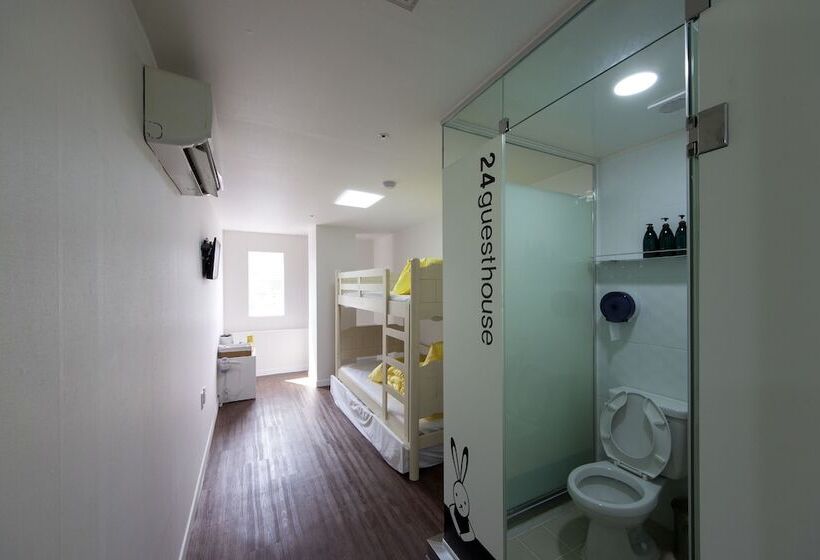 标准三人间, 24 Guesthouse Myeongdong Town
