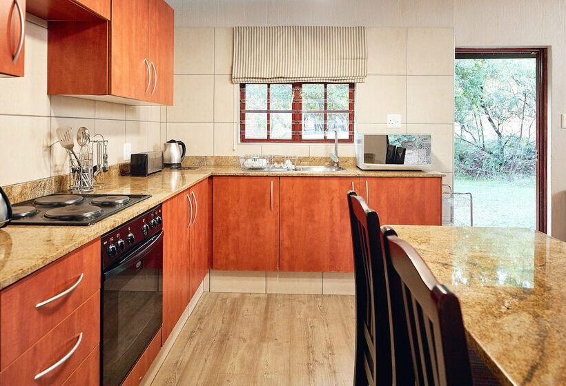 בקתת חדר, First Group Magalies Park