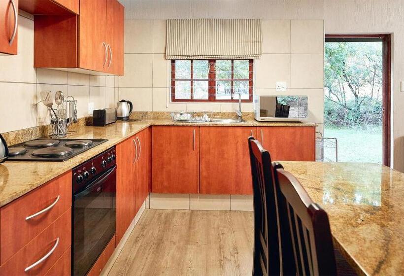 בקתת חדר, First Group Magalies Park