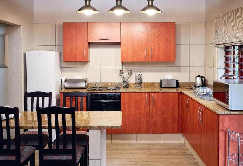 בקתת חדר, First Group Magalies Park