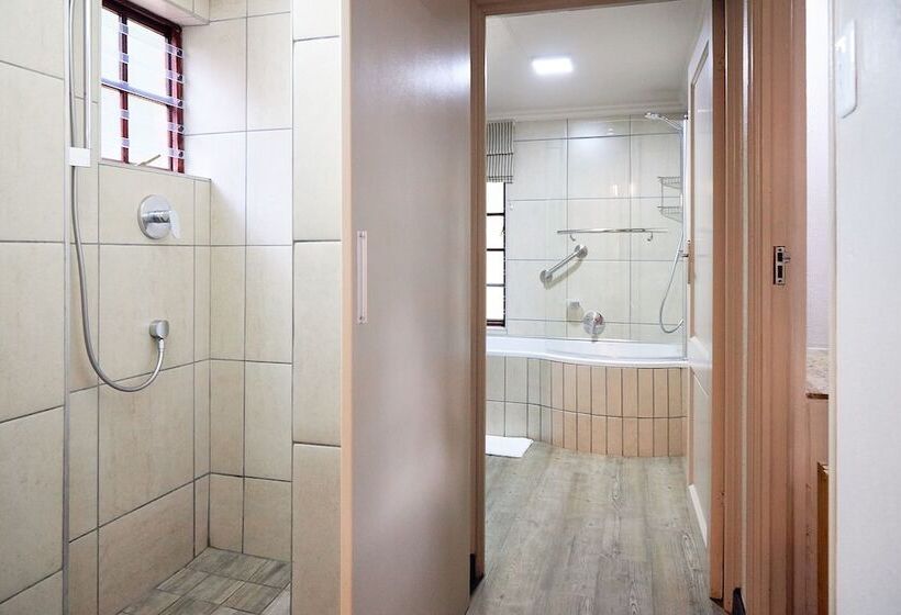 בקתת חדר, First Group Magalies Park