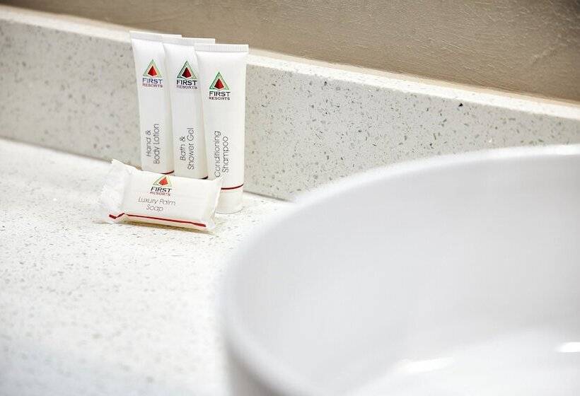 בקתת חדר, First Group Magalies Park