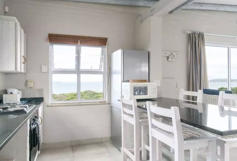 Talo 1 Makuuhuone, Blue Bay Lodge