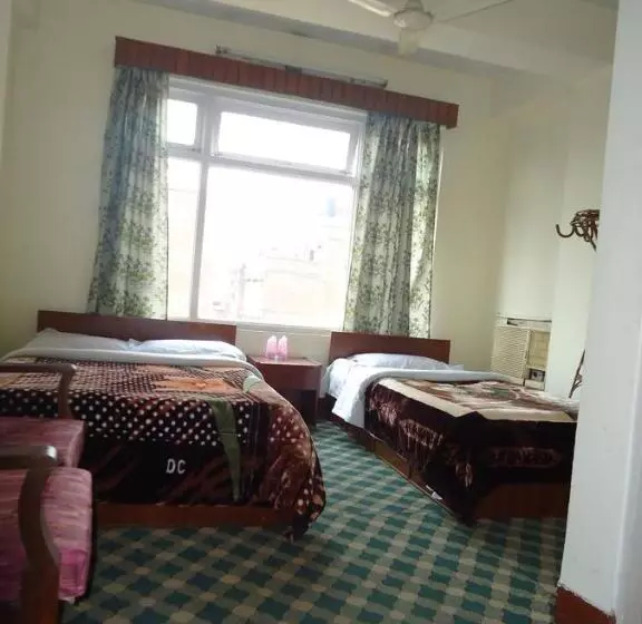 اتاق استاندارد سه نفره, Discovery Inn
