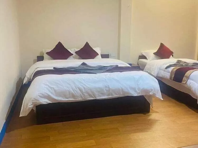 اتاق استاندارد سه نفره, Discovery Inn