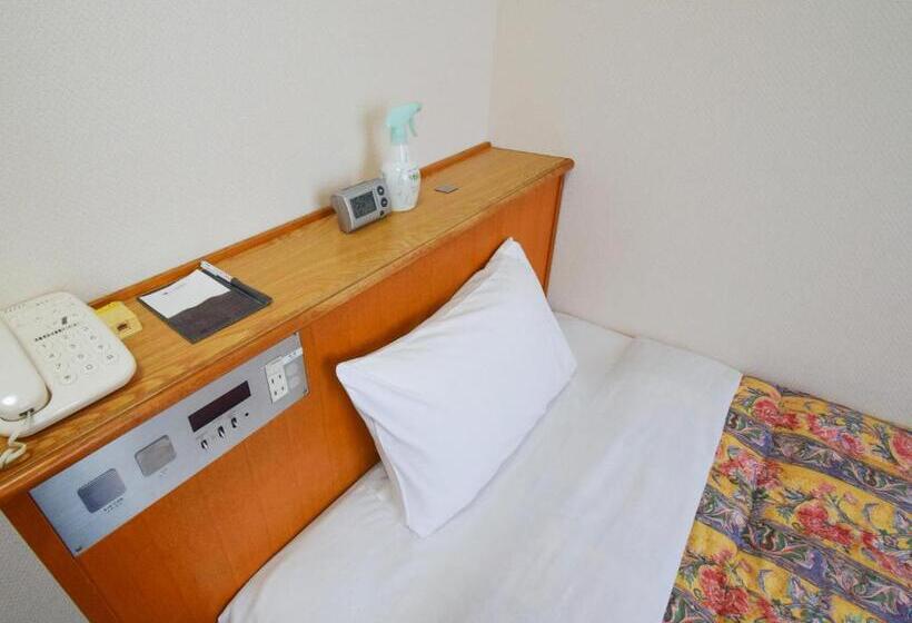 标准单人间, Maira