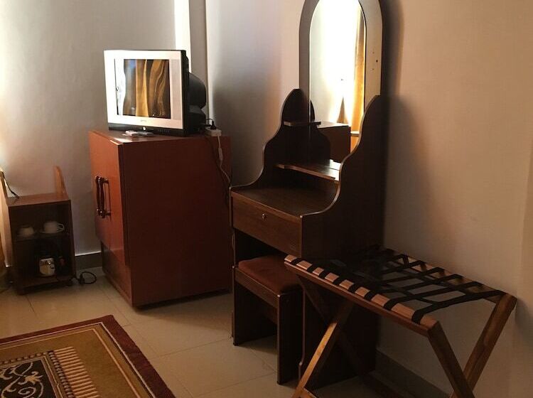 اتاق اجرایی, Natron Palace