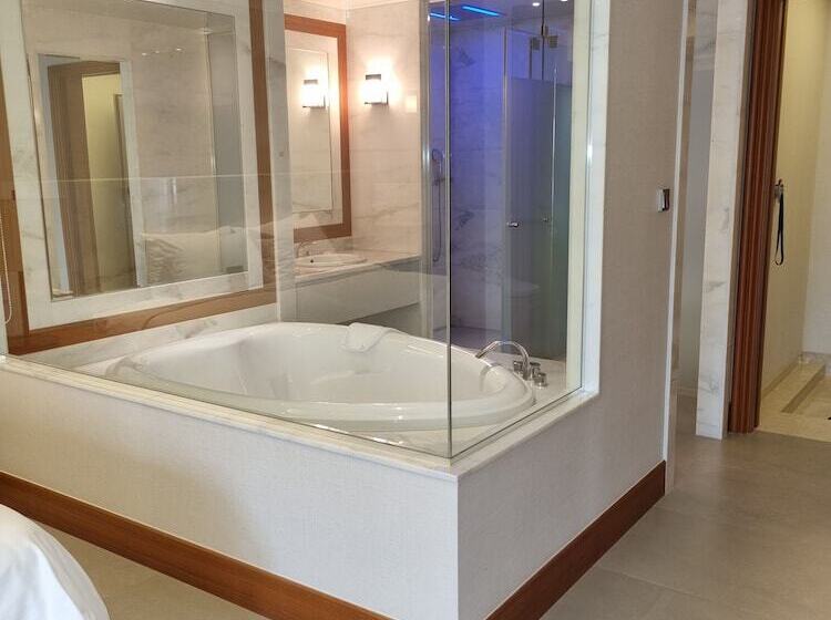 חדר פרמיום, Pinegrove