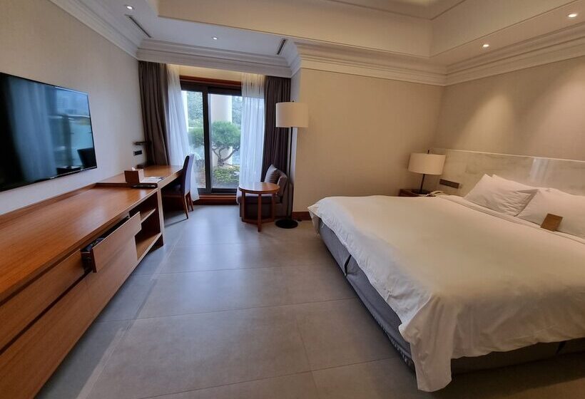 חדר פרמיום, Pinegrove