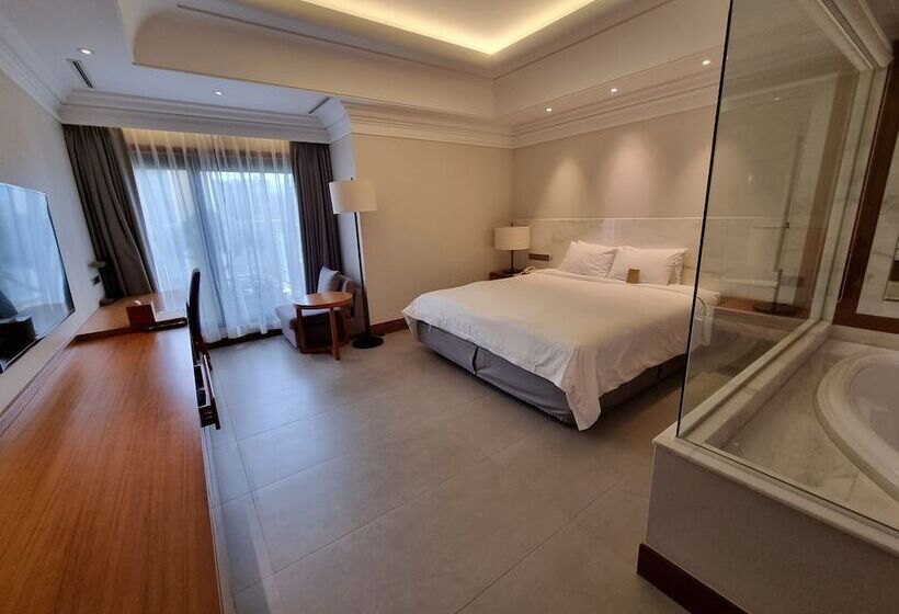 חדר פרמיום, Pinegrove