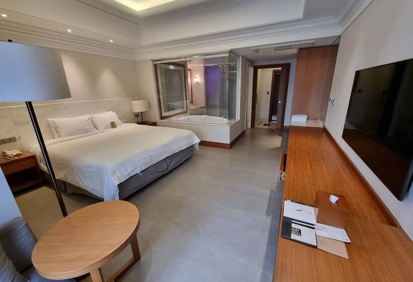 חדר פרמיום, Pinegrove