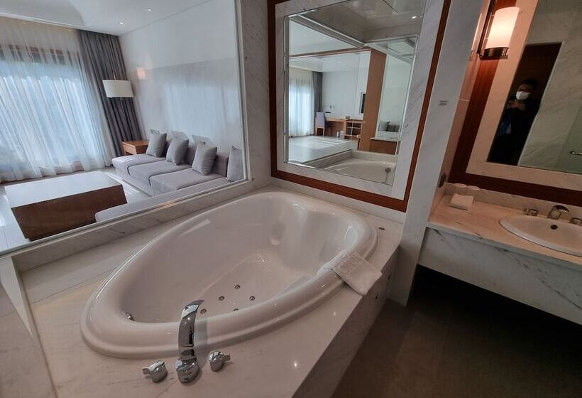 סוויטה, Pinegrove