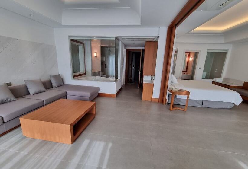 סוויטה, Pinegrove