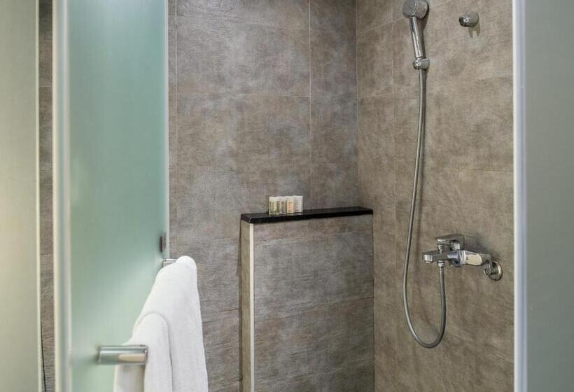 اتاق اجرایی سه نفره, Relax I