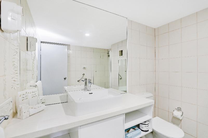 اتاق اجرایی سه نفره, Relax I