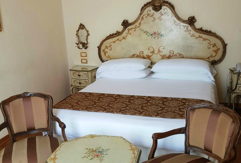 اتاق اجرایی سه نفره, Relax I