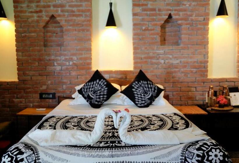 اتاق لوکس با بالکن, Sapana Village Lodge