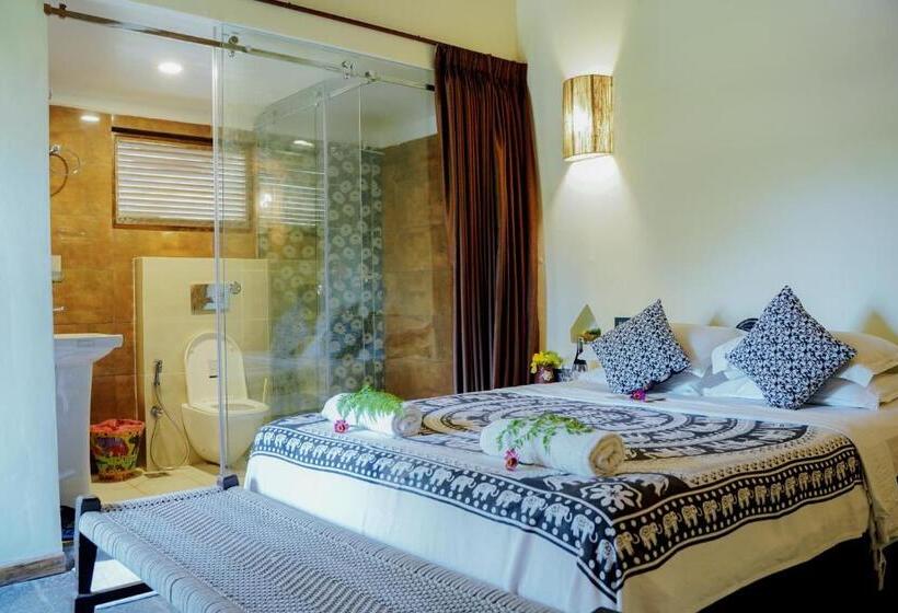 اتاق لوکس با بالکن, Sapana Village Lodge