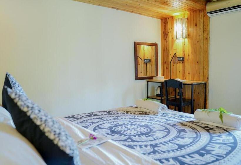 اتاق لوکس با بالکن, Sapana Village Lodge