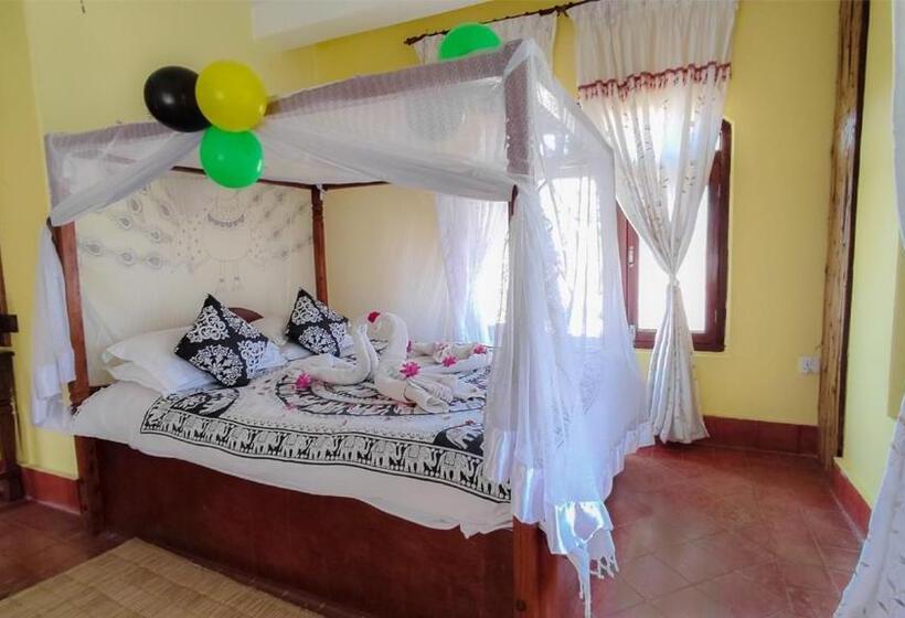 اتاق لوکس با بالکن, Sapana Village Lodge