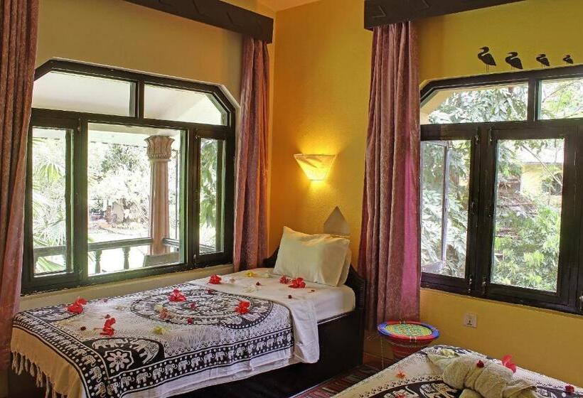 اتاق لوکس سه تخته, Sapana Village Lodge