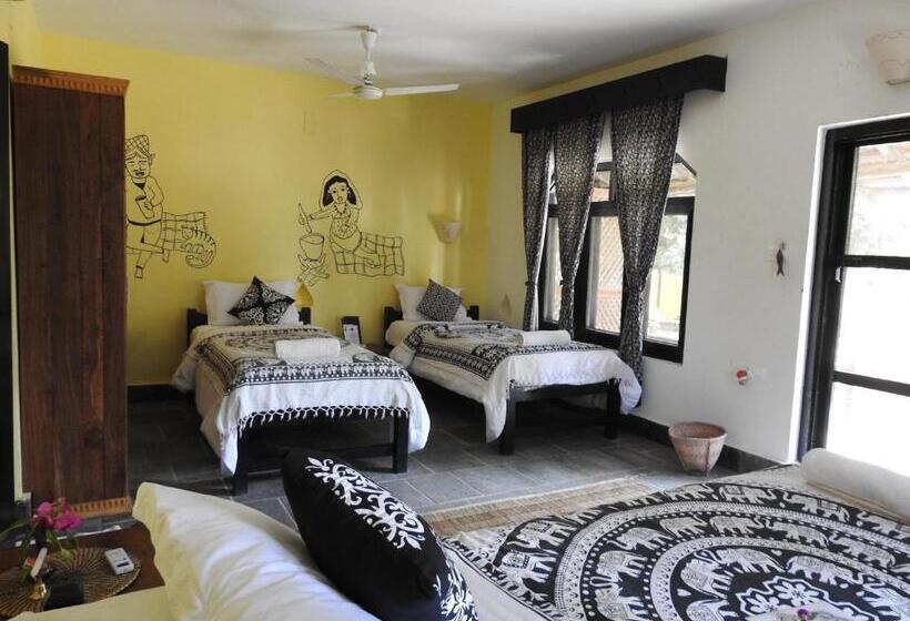اتاق خانوادگی با چشم‌انداز باغ, Sapana Village Lodge
