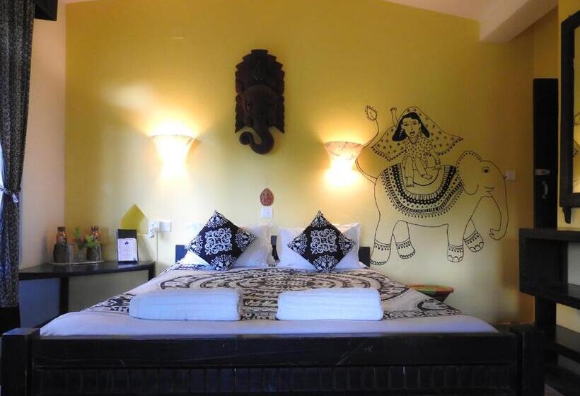 اتاق لوکس با تخت بزرگ, Sapana Village Lodge