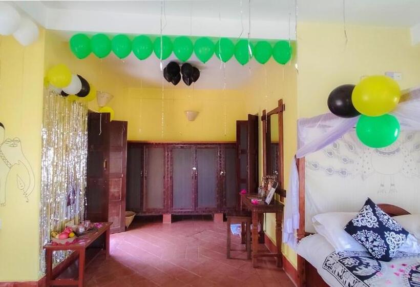 اتاق لوکس با تخت بزرگ, Sapana Village Lodge