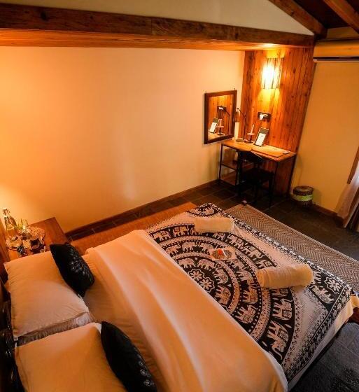اتاق لوکس یک تخته, Sapana Village Lodge