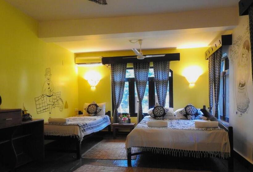 اتاق لوکس با بالکن, Sapana Village Lodge