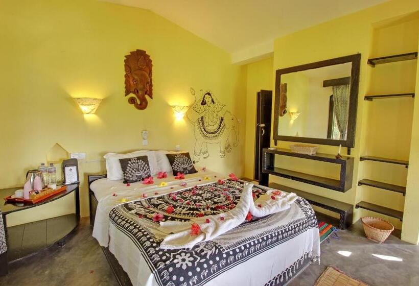 اتاق لوکس با بالکن, Sapana Village Lodge