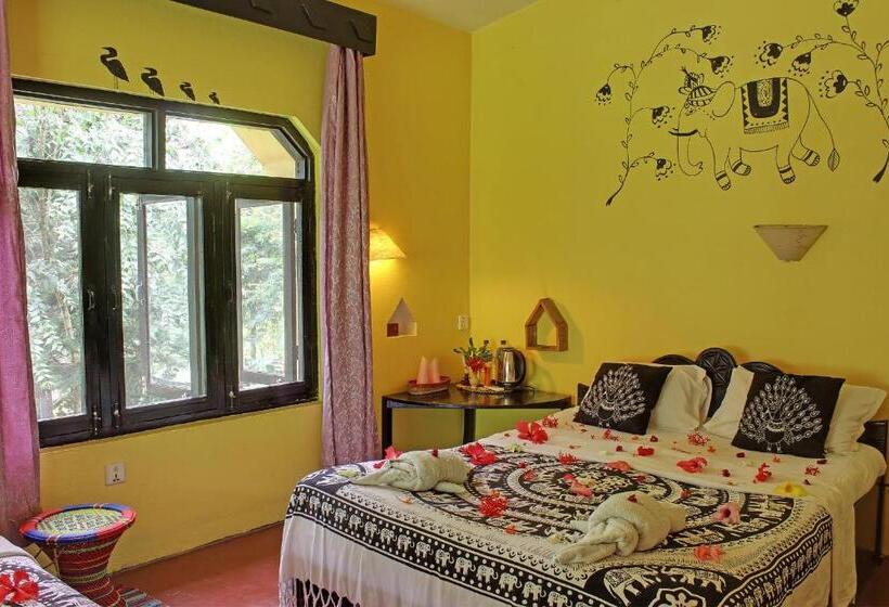 اتاق لوکس با بالکن, Sapana Village Lodge