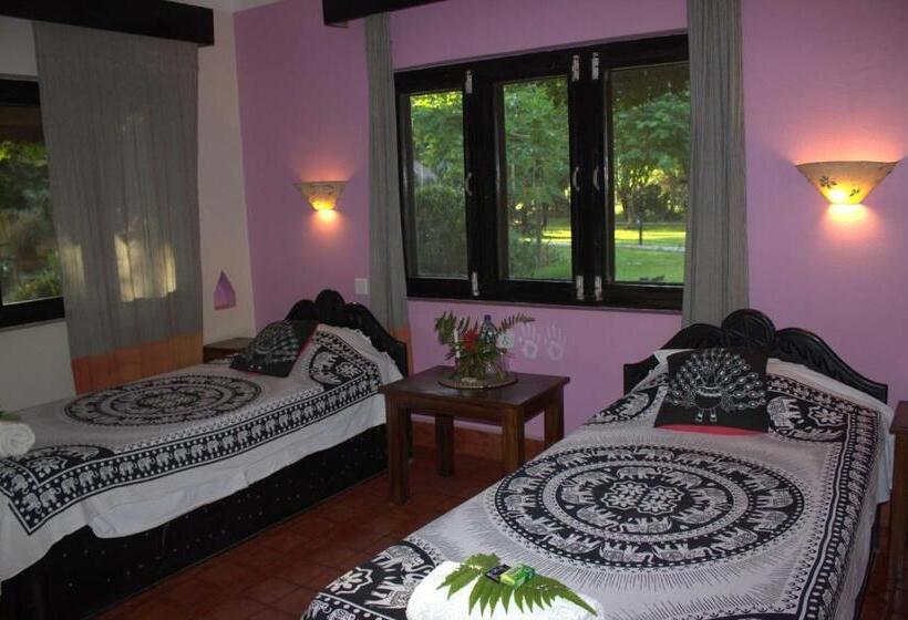 اتاق لوکس با بالکن, Sapana Village Lodge