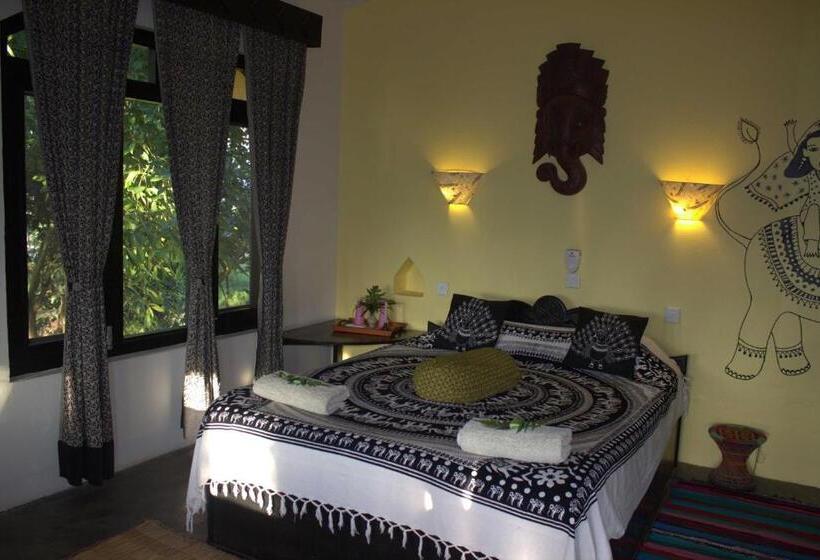 اتاق لوکس با بالکن, Sapana Village Lodge