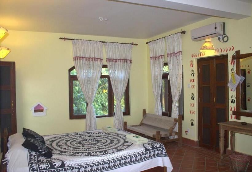 اتاق لوکس با بالکن, Sapana Village Lodge
