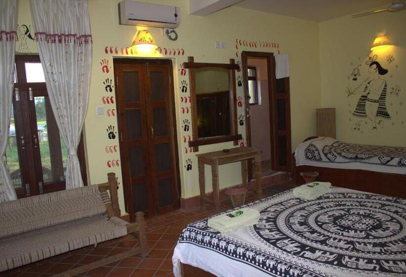 اتاق لوکس با بالکن, Sapana Village Lodge