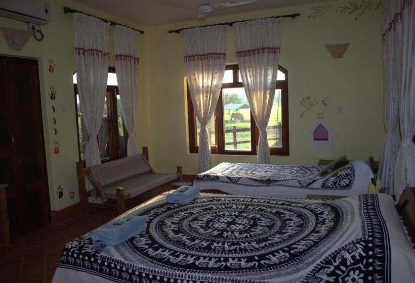 اتاق لوکس با بالکن, Sapana Village Lodge