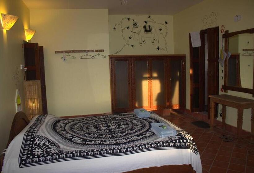 اتاق لوکس با بالکن, Sapana Village Lodge