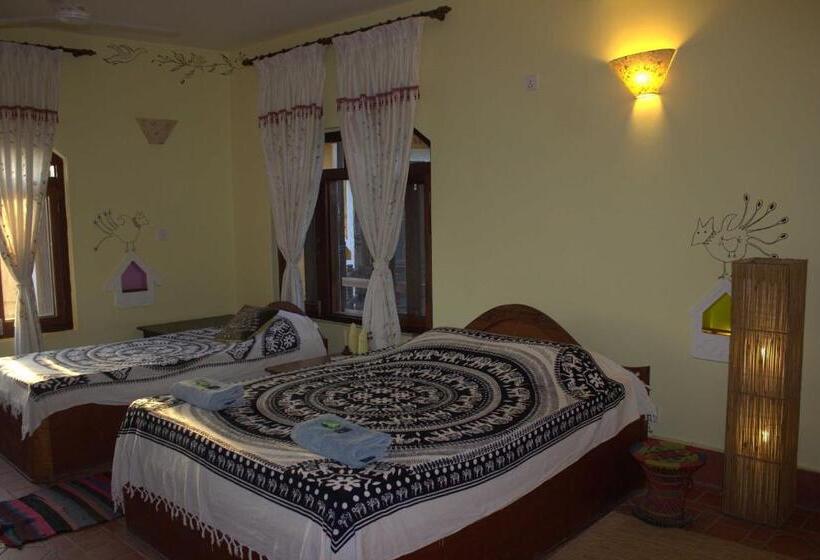 اتاق لوکس با بالکن, Sapana Village Lodge