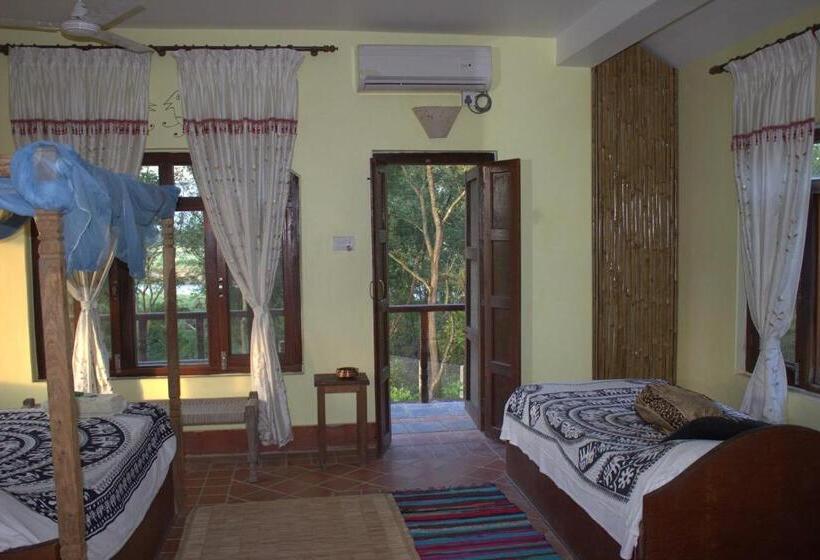 اتاق لوکس با بالکن, Sapana Village Lodge